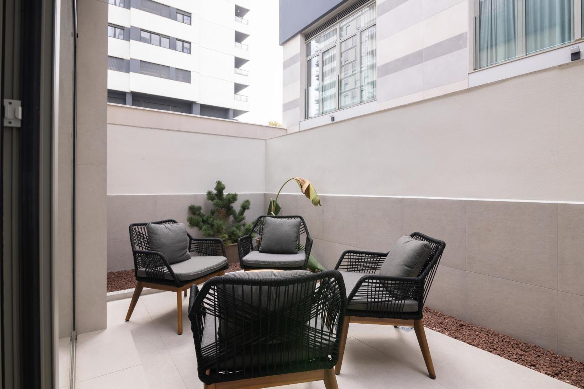 Dorm4You Arena Terraza 04 Валенсия Екстериор снимка