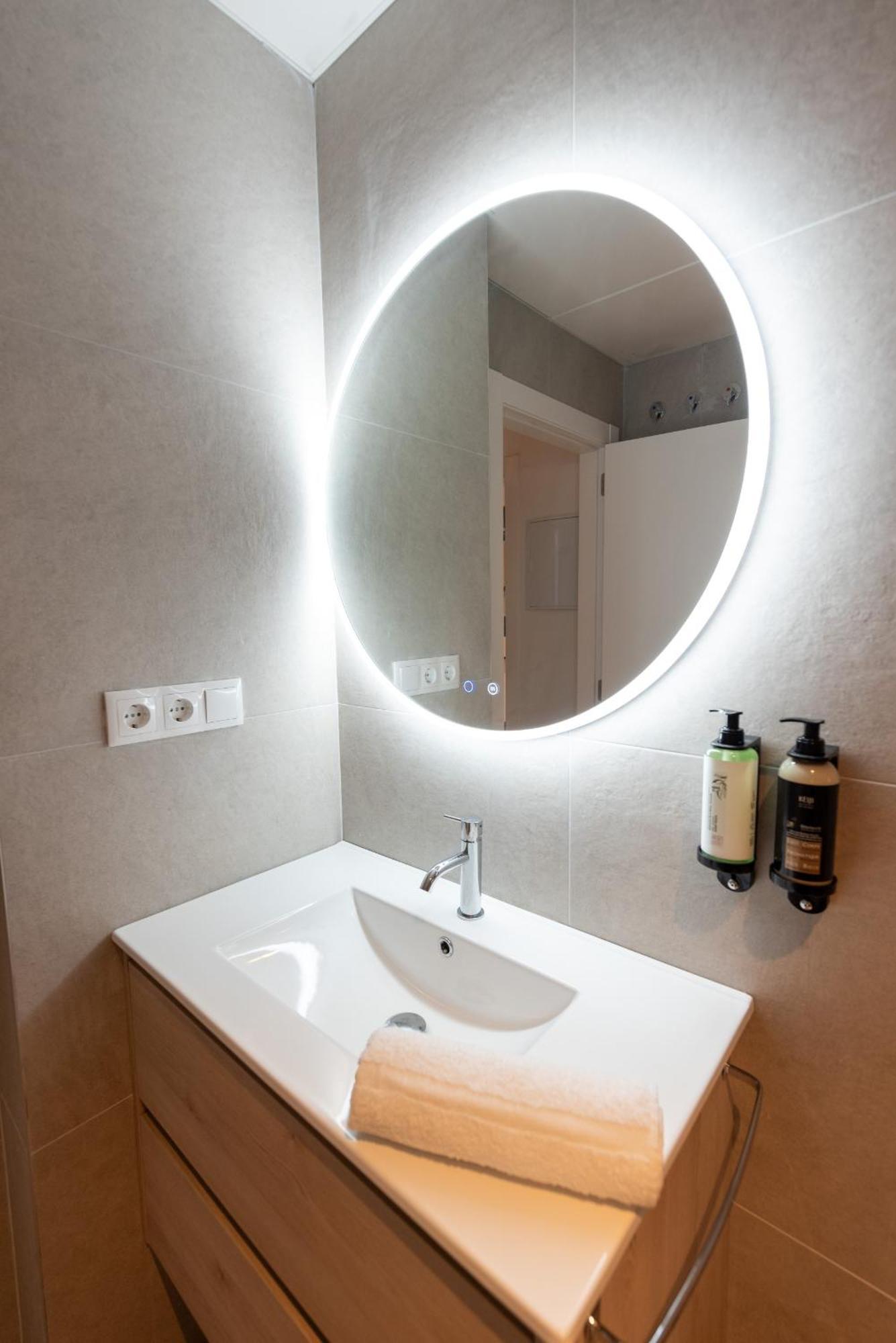 Dorm4You Arena Terraza 04 Валенсия Екстериор снимка